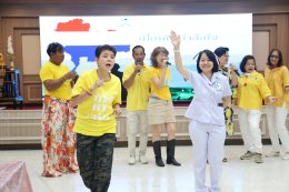 คุณสุชาติ ชวางกูร พร้อมด้วยศิลปิน นักแสดง "กลุ่มสร้างพลเมืองคุณภาพ" จัดกิจกรรมบำรุงขวัญ เลี้ยงอาหารเย็น และแสดงดนตรี แก่ผู้ป่วยทหารผ่านศึก
