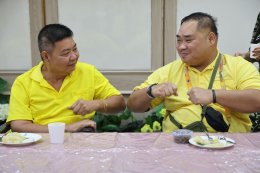 คุณสุชาติ ชวางกูร พร้อมด้วยศิลปิน นักแสดง "กลุ่มสร้างพลเมืองคุณภาพ" จัดกิจกรรมบำรุงขวัญ เลี้ยงอาหารเย็น และแสดงดนตรี แก่ผู้ป่วยทหารผ่านศึก