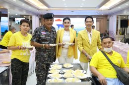 คุณสุชาติ ชวางกูร พร้อมด้วยศิลปิน นักแสดง "กลุ่มสร้างพลเมืองคุณภาพ" จัดกิจกรรมบำรุงขวัญ เลี้ยงอาหารเย็น และแสดงดนตรี แก่ผู้ป่วยทหารผ่านศึก