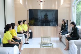 เข้ามอบของที่ระลึกเนื่องในโอกาสเกษียณอายุราชการ ให้แด่ พลตรี หญิง ศิริจันทร์ งาทองและ พ.อ.หญิง ผศ.รังสินี  พูลเพิ่ม