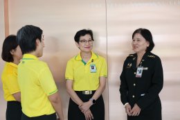 เข้ามอบของที่ระลึกเนื่องในโอกาสเกษียณอายุราชการ ให้แด่ พลตรี หญิง ศิริจันทร์ งาทองและ พ.อ.หญิง ผศ.รังสินี  พูลเพิ่ม