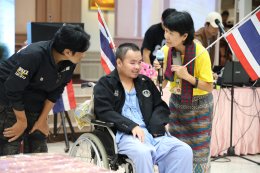 คณะ สว.มธ นำโดย คุณบังอร ลักษมีเศรษฐ (ครูแอ๋ว สว.มธ.) ได้จัดกิจกรรมดนตรีบำบัด