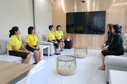 เข้ามอบของที่ระลึกเนื่องในโอกาสเกษียณอายุราชการ ให้แด่ พลตรี หญิง ศิริจันทร์ งาทองและ พ.อ.หญิง ผศ.รังสินี  พูลเพิ่ม