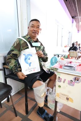 นักเรียนโครงการ​จิตอาสา โรงเรียนสตรีวิทยา 1 มอบถุงผ้าเพ้นท์ด้วยมือเป็นกำลังใจทหารผ่านศึก