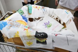 นักเรียนโครงการ​จิตอาสา โรงเรียนสตรีวิทยา 1 มอบถุงผ้าเพ้นท์ด้วยมือเป็นกำลังใจทหารผ่านศึก