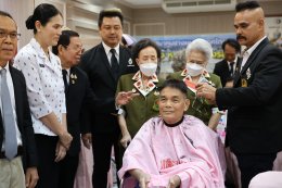 คุณหญิง แสงเดือน ณ นคร เป็นประธานในการจัดกิจกรรมน้อมรำลึกในพระมหากรุณาธิคุณ เนื่องในโอกาสวันคล้ายวันพระราชสมภพ พระบาทสมเด็จพระบรมชนกาธิเบศร มหาภูมิพลอดุลยเดชมหาราช บรมนาถบพิตร