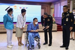 พลโท ชิดชนก  นุชฉายา รอง ผอ.สปท. ได้เข้าเยี่ยมและได้มอบของที่ระลึกให้แก่ ร้อยโท ณรงค์พัฒน์  พงษ์พานิช ทหารผ่านศึกนอกประจำการ บัตรชั้นที่ ๑ เพื่อเป็นการสร้างขวัญและกำลังใจ