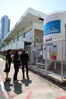 คณะกรรมการเยี่ยมสำรวจจากกองวิศวกรรมการแพทย์ กรมสนับสนุนบริการสุขภาพ กระทรวงเยี่ยมสำรวจ ประเมิน และรับรองสถานพยาบาลตามมาตรฐานระบบบริการสุขภาพ (HS4)