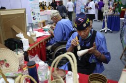 แพทย์หญิงจิตติมา ปรีชา ผู้อำนวยการโรงพยาบาลทหารผ่านศึก เป็นผู้แทนผู้อำนวยการองค์การสงเคราะห์ทหารผ่านศึก เข้ารับรางวัล Friendly Design Awards ประจำปี 2568