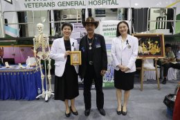 แพทย์หญิงจิตติมา ปรีชา ผู้อำนวยการโรงพยาบาลทหารผ่านศึก เป็นผู้แทนผู้อำนวยการองค์การสงเคราะห์ทหารผ่านศึก เข้ารับรางวัล Friendly Design Awards ประจำปี 2568