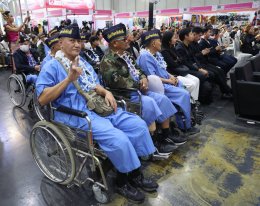 แพทย์หญิงจิตติมา ปรีชา ผู้อำนวยการโรงพยาบาลทหารผ่านศึก เป็นผู้แทนผู้อำนวยการองค์การสงเคราะห์ทหารผ่านศึก เข้ารับรางวัล Friendly Design Awards ประจำปี 2568