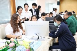 น้องบัญชีอาสายื่นภาษีในโครงการบริการวิชาการยื่นภาษีออนไลน์