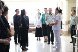 คุณพจณี คงคาลัย ผู้ช่วยผู้จัดการใหญ่ ธนาคารกรุงเทพ จำกัด (มหาชน) และคณะ จัดกิจกรรมบำรุงขวัญทหารผ่านศึกที่ได้รับบาดเจ็บ