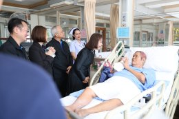 คุณพจณี คงคาลัย ผู้ช่วยผู้จัดการใหญ่ ธนาคารกรุงเทพ จำกัด (มหาชน) และคณะ จัดกิจกรรมบำรุงขวัญทหารผ่านศึกที่ได้รับบาดเจ็บ