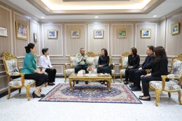 คุณพจณี คงคาลัย ผู้ช่วยผู้จัดการใหญ่ ธนาคารกรุงเทพ จำกัด (มหาชน) และคณะ จัดกิจกรรมบำรุงขวัญทหารผ่านศึกที่ได้รับบาดเจ็บ