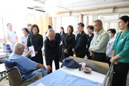 คุณพจณี คงคาลัย ผู้ช่วยผู้จัดการใหญ่ ธนาคารกรุงเทพ จำกัด (มหาชน) และคณะ จัดกิจกรรมบำรุงขวัญทหารผ่านศึกที่ได้รับบาดเจ็บ