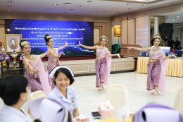 คุณพจณี คงคาลัย ผู้ช่วยผู้จัดการใหญ่ ธนาคารกรุงเทพ จำกัด (มหาชน) และคณะ จัดกิจกรรมบำรุงขวัญทหารผ่านศึกที่ได้รับบาดเจ็บ