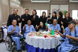 คุณพจณี คงคาลัย ผู้ช่วยผู้จัดการใหญ่ ธนาคารกรุงเทพ จำกัด (มหาชน) และคณะ จัดกิจกรรมบำรุงขวัญทหารผ่านศึกที่ได้รับบาดเจ็บ