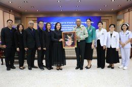 คุณพจณี คงคาลัย ผู้ช่วยผู้จัดการใหญ่ ธนาคารกรุงเทพ จำกัด (มหาชน) และคณะ จัดกิจกรรมบำรุงขวัญทหารผ่านศึกที่ได้รับบาดเจ็บ