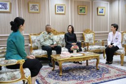 คุณพจณี คงคาลัย ผู้ช่วยผู้จัดการใหญ่ ธนาคารกรุงเทพ จำกัด (มหาชน) และคณะ จัดกิจกรรมบำรุงขวัญทหารผ่านศึกที่ได้รับบาดเจ็บ