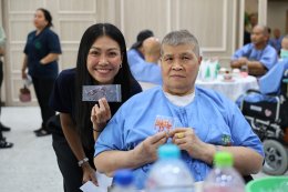 คุณพจณี คงคาลัย ผู้ช่วยผู้จัดการใหญ่ ธนาคารกรุงเทพ จำกัด (มหาชน) และคณะ จัดกิจกรรมบำรุงขวัญทหารผ่านศึกที่ได้รับบาดเจ็บ