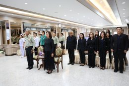 คุณพจณี คงคาลัย ผู้ช่วยผู้จัดการใหญ่ ธนาคารกรุงเทพ จำกัด (มหาชน) และคณะ จัดกิจกรรมบำรุงขวัญทหารผ่านศึกที่ได้รับบาดเจ็บ