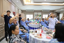 คุณพจณี คงคาลัย ผู้ช่วยผู้จัดการใหญ่ ธนาคารกรุงเทพ จำกัด (มหาชน) และคณะ จัดกิจกรรมบำรุงขวัญทหารผ่านศึกที่ได้รับบาดเจ็บ