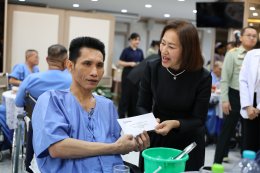 คุณพจณี คงคาลัย ผู้ช่วยผู้จัดการใหญ่ ธนาคารกรุงเทพ จำกัด (มหาชน) และคณะ จัดกิจกรรมบำรุงขวัญทหารผ่านศึกที่ได้รับบาดเจ็บ