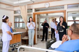 พันเอก สาวิตร ทรรทรานนท์ พร้อมด้วย คุณปวิศา คุณปนัดดา เกตุปัญญา และครอบครัว มอบอาหารว่างและเครื่องดื่มเพื่อสร้างขวัญกำลังใจให้แก่ทหารผ่านศึก