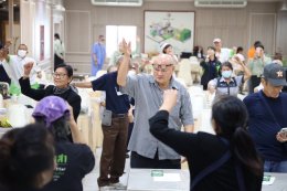 ชมรมผู้สูงอายุโรงพยาบาลทหารผ่านศึก จัดโครงการอบรมเชิงปฏิบัติการ เรื่อง การดูแลสุขภาพแบบแพทย์วิถีธรรม และเรียนรู้การทำน้ำผักปั่นสูตรหมอเขียว