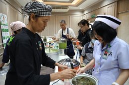 ชมรมผู้สูงอายุโรงพยาบาลทหารผ่านศึก จัดโครงการอบรมเชิงปฏิบัติการ เรื่อง การดูแลสุขภาพแบบแพทย์วิถีธรรม และเรียนรู้การทำน้ำผักปั่นสูตรหมอเขียว