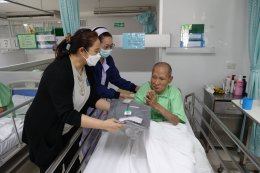 คุณกัมปนาท วัฒนชัย และคณะ เข้าเยี่ยมบำรุงขวัญทหารผ่านศึกที่พักรักษาตัวอยู่ที่โรงพยาบาลทหารผ่านศึก