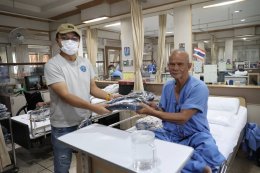 คุณกัมปนาท วัฒนชัย และคณะ เข้าเยี่ยมบำรุงขวัญทหารผ่านศึกที่พักรักษาตัวอยู่ที่โรงพยาบาลทหารผ่านศึก