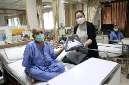 คุณกัมปนาท วัฒนชัย และคณะ เข้าเยี่ยมบำรุงขวัญทหารผ่านศึกที่พักรักษาตัวอยู่ที่โรงพยาบาลทหารผ่านศึก