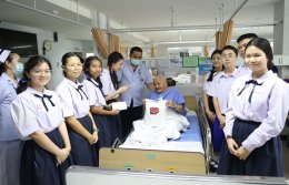 คณะผู้บริหาร ครู และนักเรียนจากโรงเรียนลาซาล เข้าเยี่ยมบำรุงขวัญทหารผ่านศึก พร้อมมอบเงินบริจาคให้แก่โรงพยาบาลทหารผ่านศึก