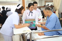 คณะผู้บริหาร ครู และนักเรียนจากโรงเรียนลาซาล เข้าเยี่ยมบำรุงขวัญทหารผ่านศึก พร้อมมอบเงินบริจาคให้แก่โรงพยาบาลทหารผ่านศึก
