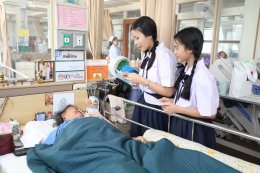 คณะผู้บริหาร ครู และนักเรียนจากโรงเรียนลาซาล เข้าเยี่ยมบำรุงขวัญทหารผ่านศึก พร้อมมอบเงินบริจาคให้แก่โรงพยาบาลทหารผ่านศึก