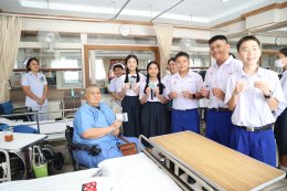 คณะผู้บริหาร ครู และนักเรียนจากโรงเรียนลาซาล เข้าเยี่ยมบำรุงขวัญทหารผ่านศึก พร้อมมอบเงินบริจาคให้แก่โรงพยาบาลทหารผ่านศึก