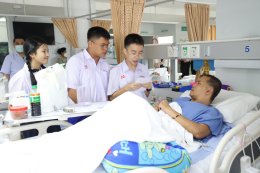 คณะผู้บริหาร ครู และนักเรียนจากโรงเรียนลาซาล เข้าเยี่ยมบำรุงขวัญทหารผ่านศึก พร้อมมอบเงินบริจาคให้แก่โรงพยาบาลทหารผ่านศึก