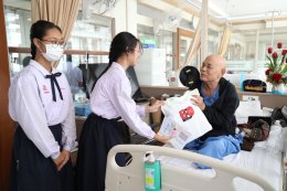 คณะผู้บริหาร ครู และนักเรียนจากโรงเรียนลาซาล เข้าเยี่ยมบำรุงขวัญทหารผ่านศึก พร้อมมอบเงินบริจาคให้แก่โรงพยาบาลทหารผ่านศึก