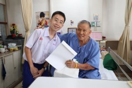 คณะผู้บริหาร ครู และนักเรียนจากโรงเรียนลาซาล เข้าเยี่ยมบำรุงขวัญทหารผ่านศึก พร้อมมอบเงินบริจาคให้แก่โรงพยาบาลทหารผ่านศึก