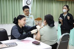  รับวัคซีนแบบอุ่นใจ และปลอดภัย โดยทีมบุคลากรทางการแพทย์ รพ.ผศ. ️