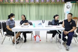  รับวัคซีนแบบอุ่นใจ และปลอดภัย โดยทีมบุคลากรทางการแพทย์ รพ.ผศ. ️