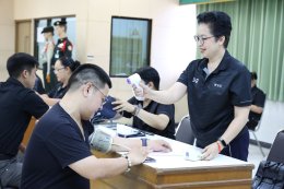  รับวัคซีนแบบอุ่นใจ และปลอดภัย โดยทีมบุคลากรทางการแพทย์ รพ.ผศ. ️