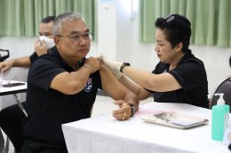  รับวัคซีนแบบอุ่นใจ และปลอดภัย โดยทีมบุคลากรทางการแพทย์ รพ.ผศ. ️