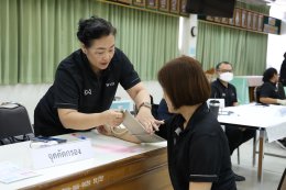  รับวัคซีนแบบอุ่นใจ และปลอดภัย โดยทีมบุคลากรทางการแพทย์ รพ.ผศ. ️