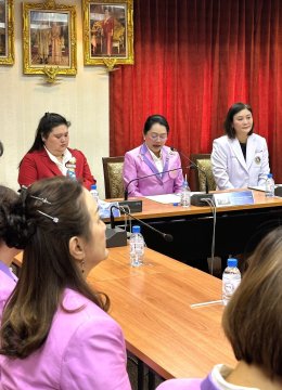 สโมสรซอนต้ากรุงเทพ 10 ส่งมอบกำลังใจและความห่วงใยให้แก่ผู้ป่วยมะเร็งเต้านม ในโครงการ สื่อรักแทนใจ เพื่อผู้ป่วยมะเร็งเต้านม 