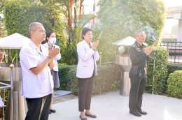 พลเอก พจน์ เอมพันธุ์ ที่ปรึกษาผู้อำนวยการองค์การสงเคราะห์ทหารผ่านศึก ร่วมสักการะศาลพระภูมิ โรงพยาบาลทหารผ่านศึก เพื่อความเป็นสิริมงคลและเป็นขวัญกำลังใจ ในการเดินทางไปปฏิบัติราชการออกหน่วยกายอุปกรณ์เคลื่อนที่