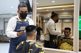 มสคท. ร่วมกับจิตอาสาสมาคมช่างผมแห่งประเทศไทย ให้บริการตัดผมฟรี แบ่งปันรอยยิ้ม เติมเต็มความมั่นใจ