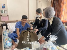 สมเด็จพระกนิษฐาธิราชเจ้า กรมสมเด็จพระเทพรัตนราชสุดาฯ สยามบรมราชกุมารี องค์ประธานมูลนิธิสายใจไทยฯ ทรงพระราชทานอาหารกล่อง และถุงของขวัญพระราชทาน แก่ทหารผ่านศึก